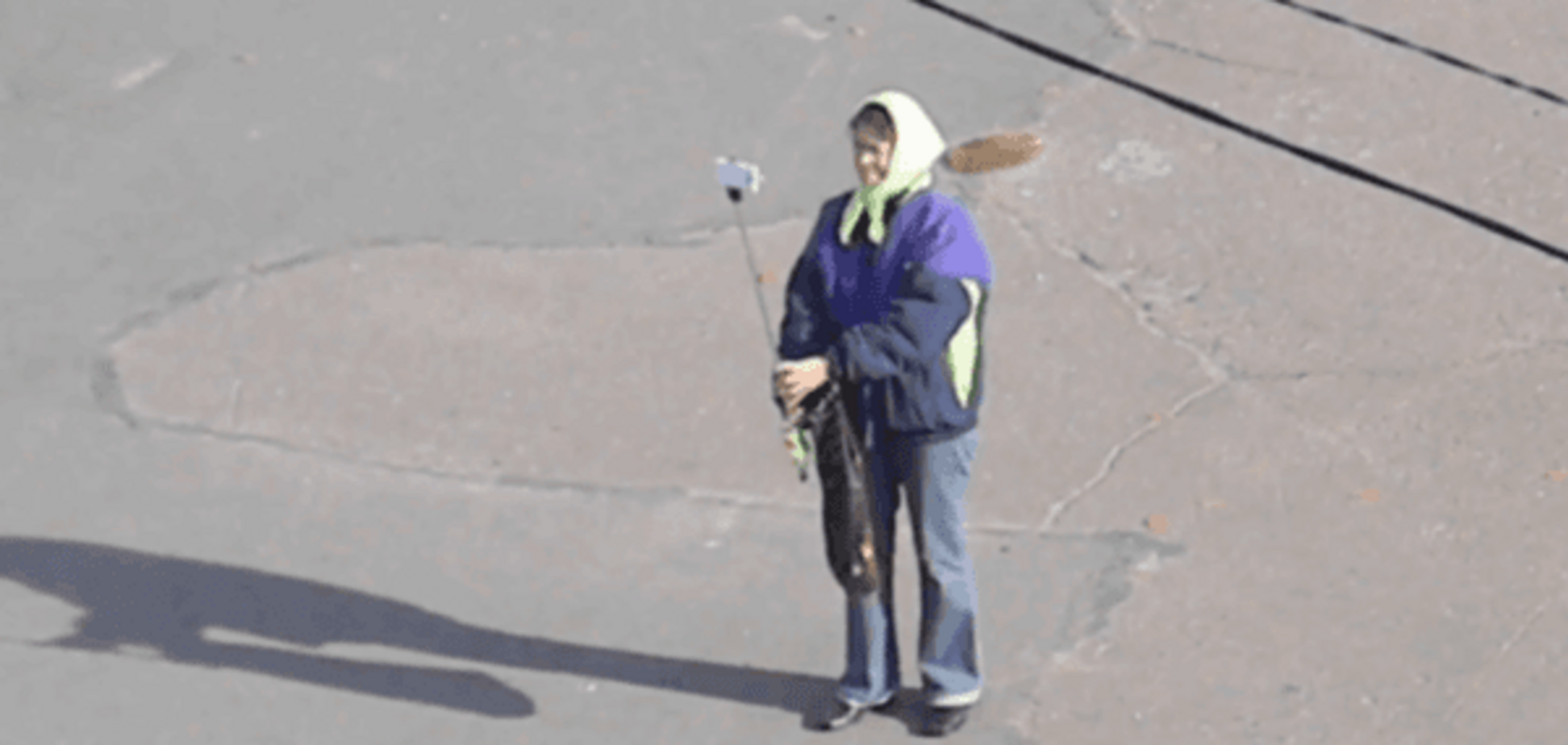 Видео черкасской пенсионерки с селфи-палкой 'взорвало' сеть