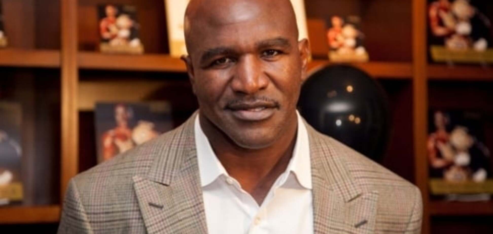 Холифилд 'наехал' на Ломаченко