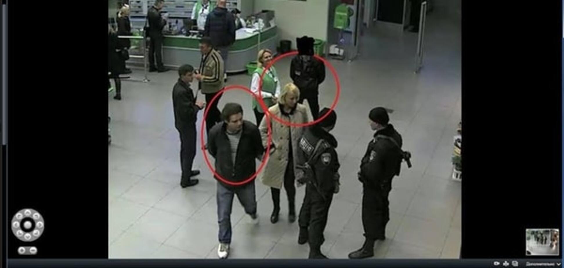 В киевский супермаркет нагрянула 'пара сепаратистов': забрали из корзины продукты для АТО