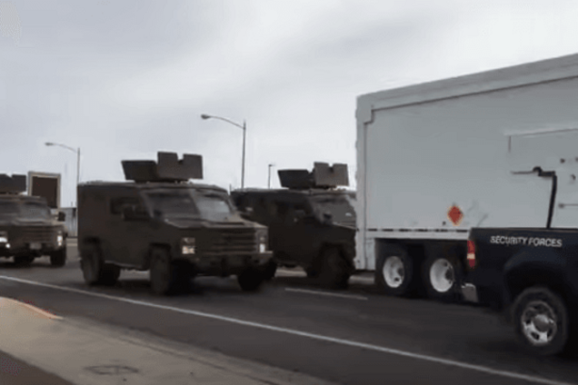 Сердце в пятки: в США броневик врезался в трейлер с атомной бомбой. Видеофакт