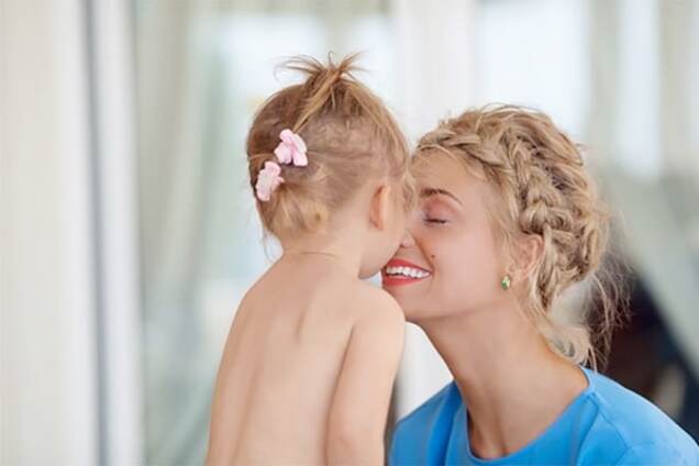 Материнская любовь: Кристина Асмус показала невероятно трогательные фото с дочкой