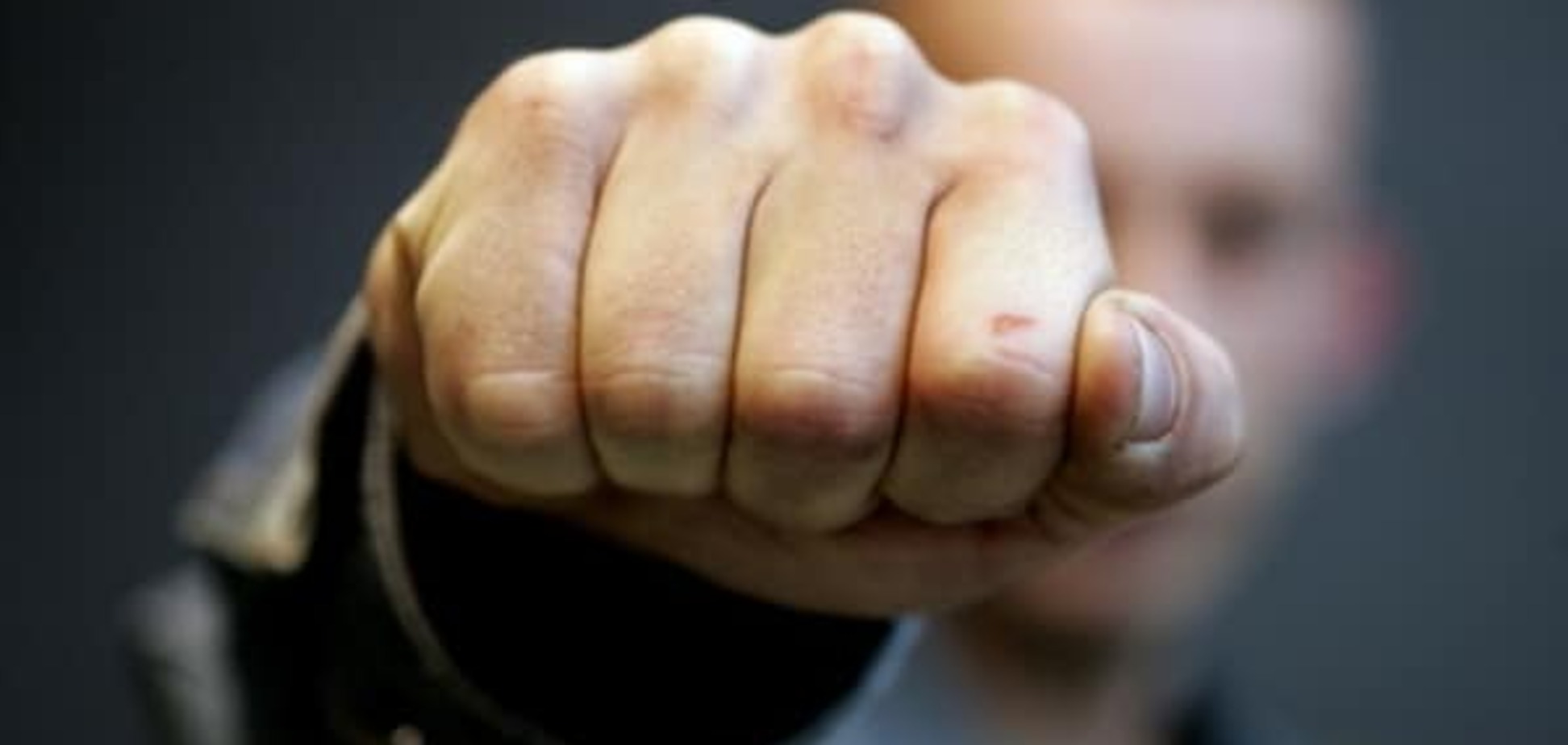 У Запоріжжі п'яні офіцери СБУ добу катували 19-річного хлопця в підвалі управління