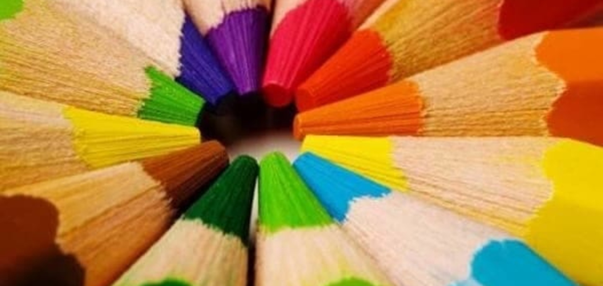 Как научить ребенка различать цвета