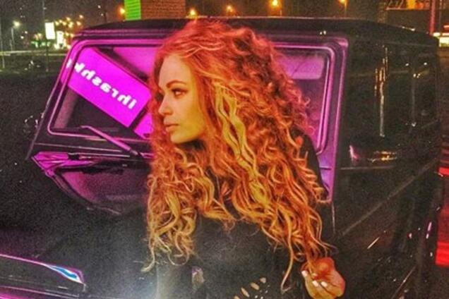 Молодая мама Яна Соломко вышла в свет в очень откровенном наряде