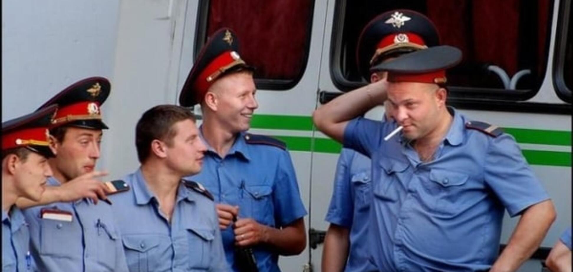 Російських поліцейських одягнуть у спортивну форму, щоб не лякати людей