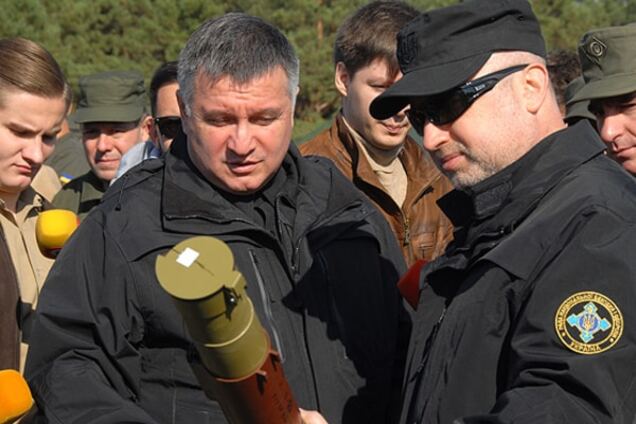 Аваков: Турчинов трошки нудьгує, війна закінчилася