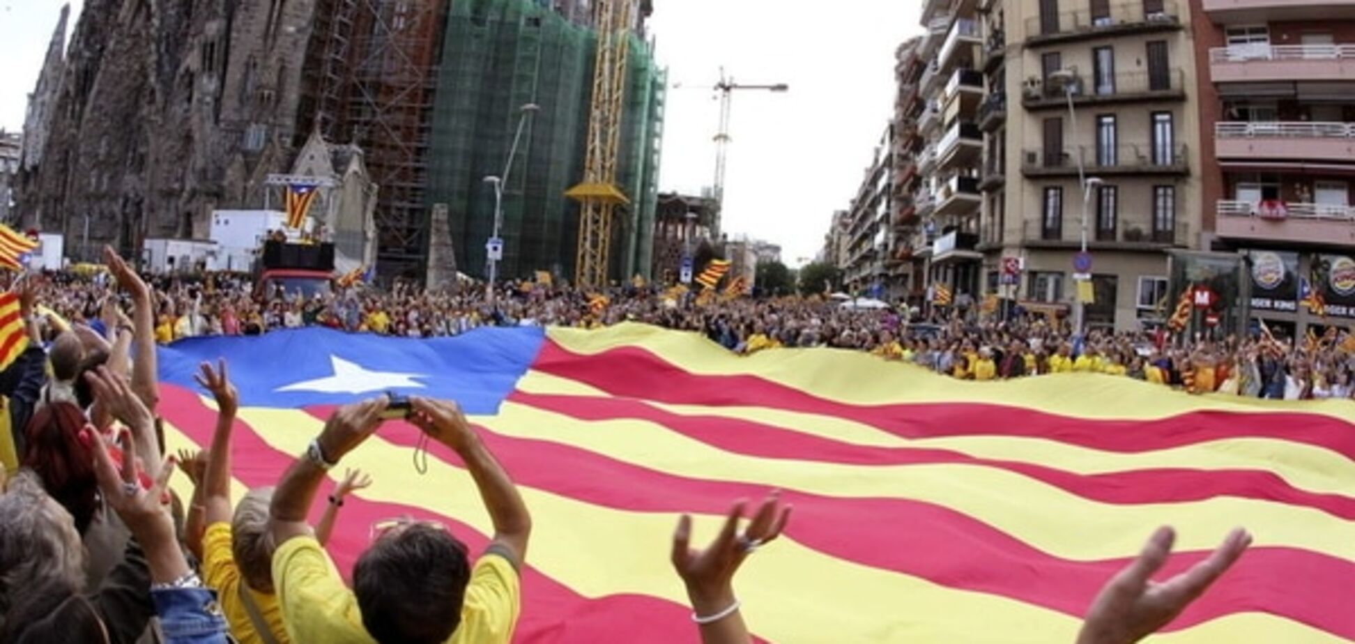 Каталонскому парламенту разрешили голосовать за независимость