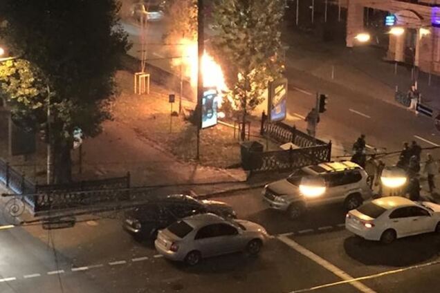 Стала известна причина пожара в центре Киева: опубликованы фото и видео