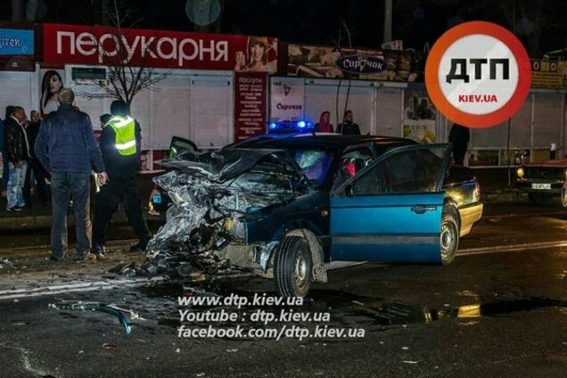 В Киеве лихач устроил ДТП возле светофора: повреждено пять автомобилей