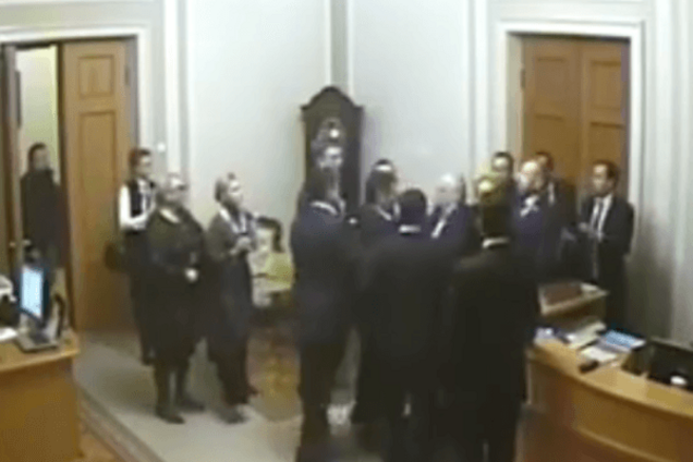 Камеры наблюдения зафиксировали потасовку между Тетеруком и Кужель: опубликовано видео