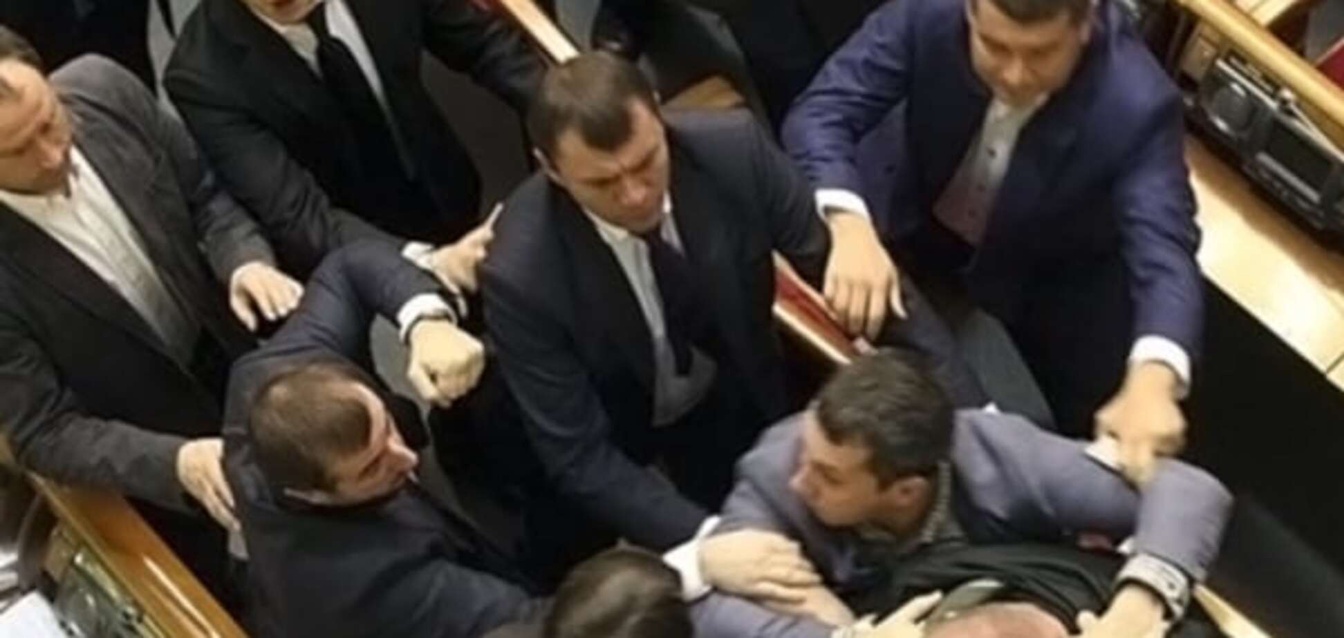 Бей первым: ТОП-5 видео скандальных драк депутатов в Верховной Раде