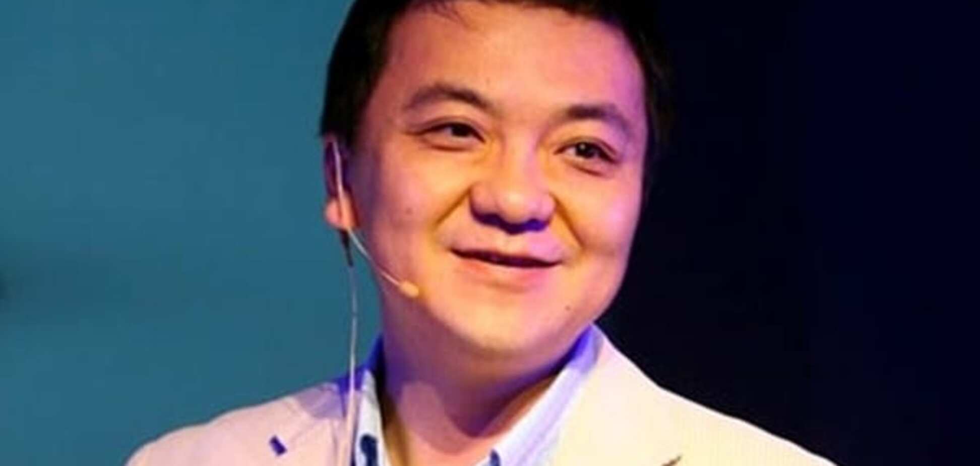 Храп в прямом эфире. Матч Лиги чемпионов стал фатальным для китайского комментатора: курьезное видео