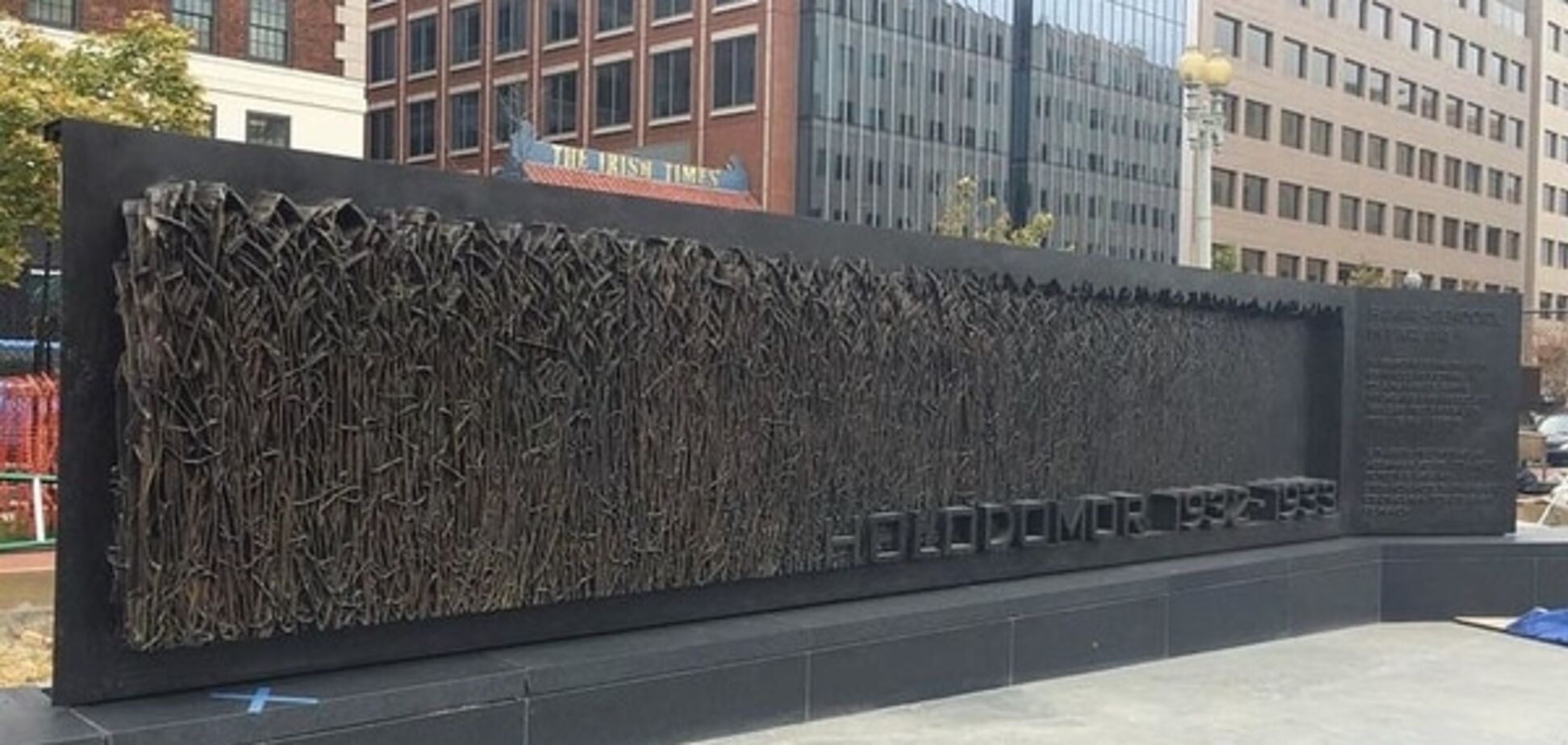 Фонд Фирташа и украинская диаспора создали Мемориал Голодомора в столице США