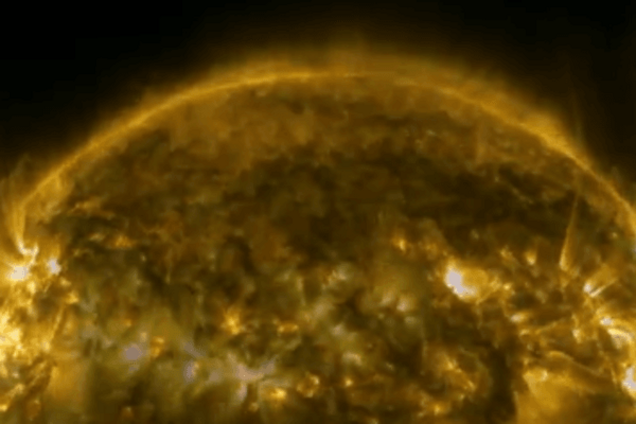NASA показала захоплюючі кадри поверхні сонця
