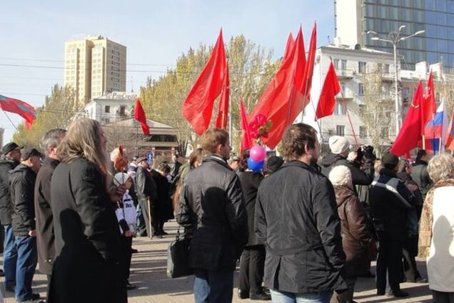 Марш 'некромантов': в Донецке около 100 человек пришли на митинг в память об СССР