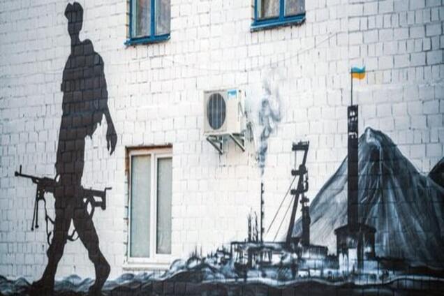 'Донбасс – это Украина': в Киеве появился патриотический милитари-мурал. Фотофакт