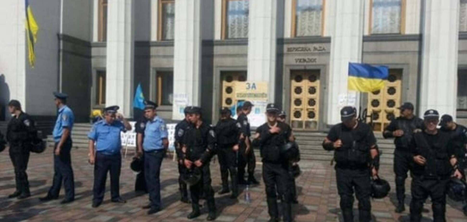 Под Радой проведут митинг и заставят депутатов проголосовать антикоррупционные законы