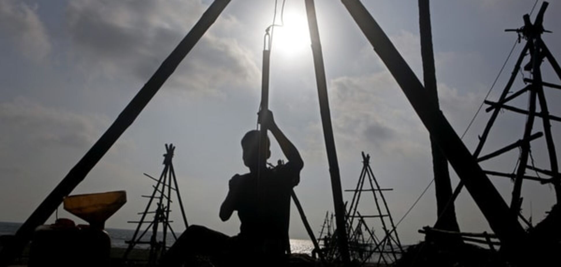 Жесткие действия Саудовской Аравии давят на нефтяные цены