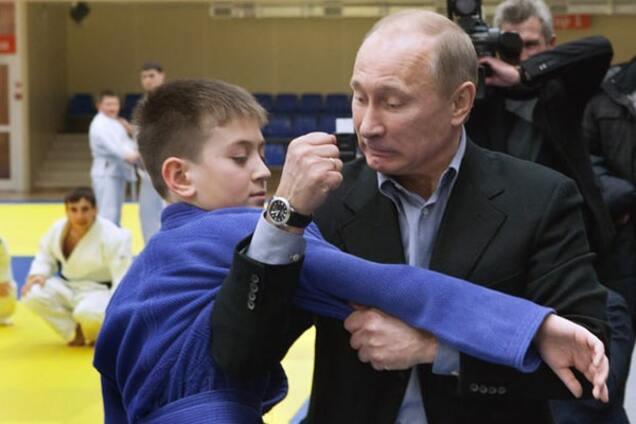 А почему же вы все так этого дядю Путина любите?