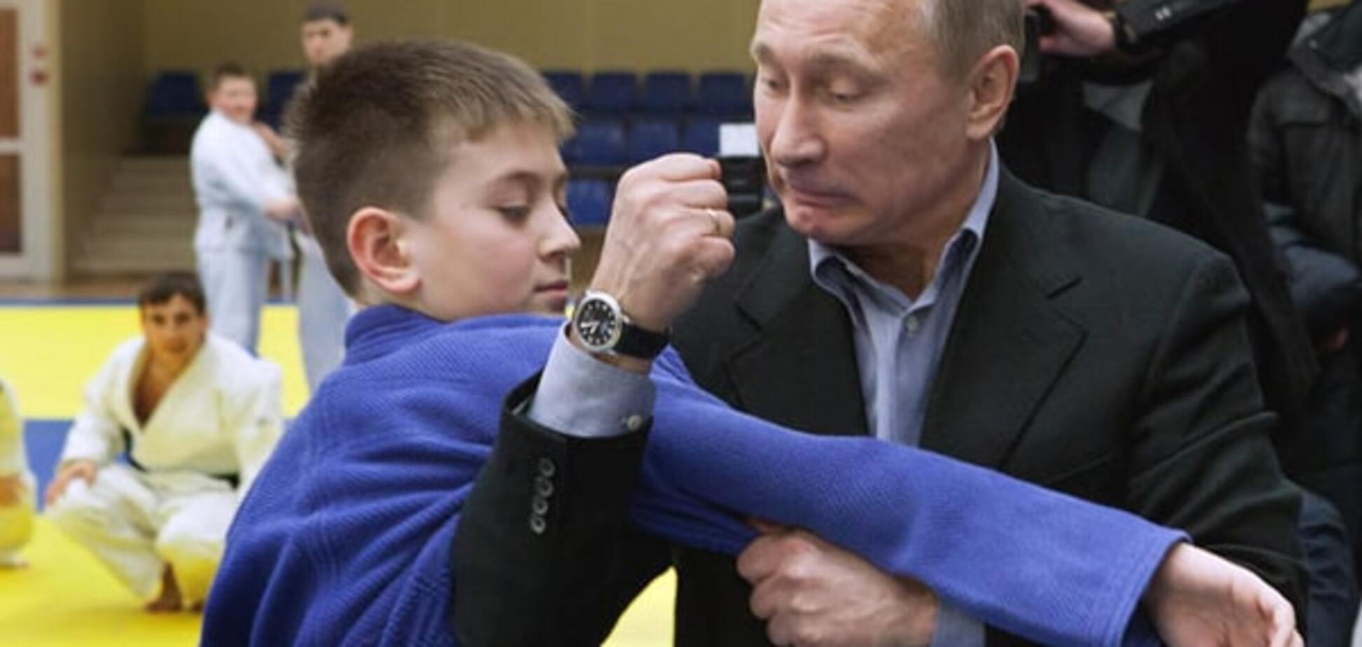 А почему же вы все так этого дядю Путина любите?