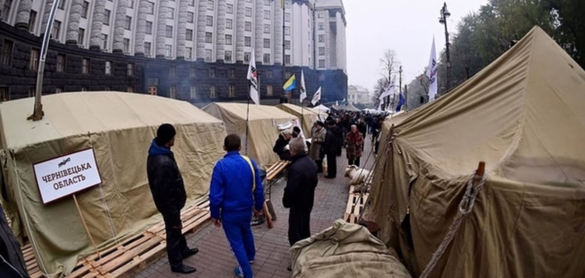 ЧП на Тарифном майдане в Киеве: активиста увезли с ожогами