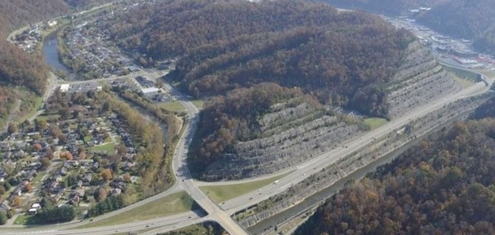 Удивительный город в США, который 'переехал' в гору