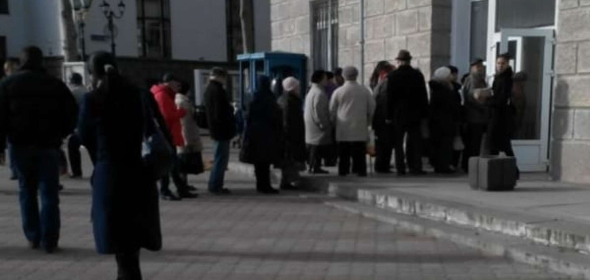 Обесточенная Керчь 'на ушах': пропала телефонная связь