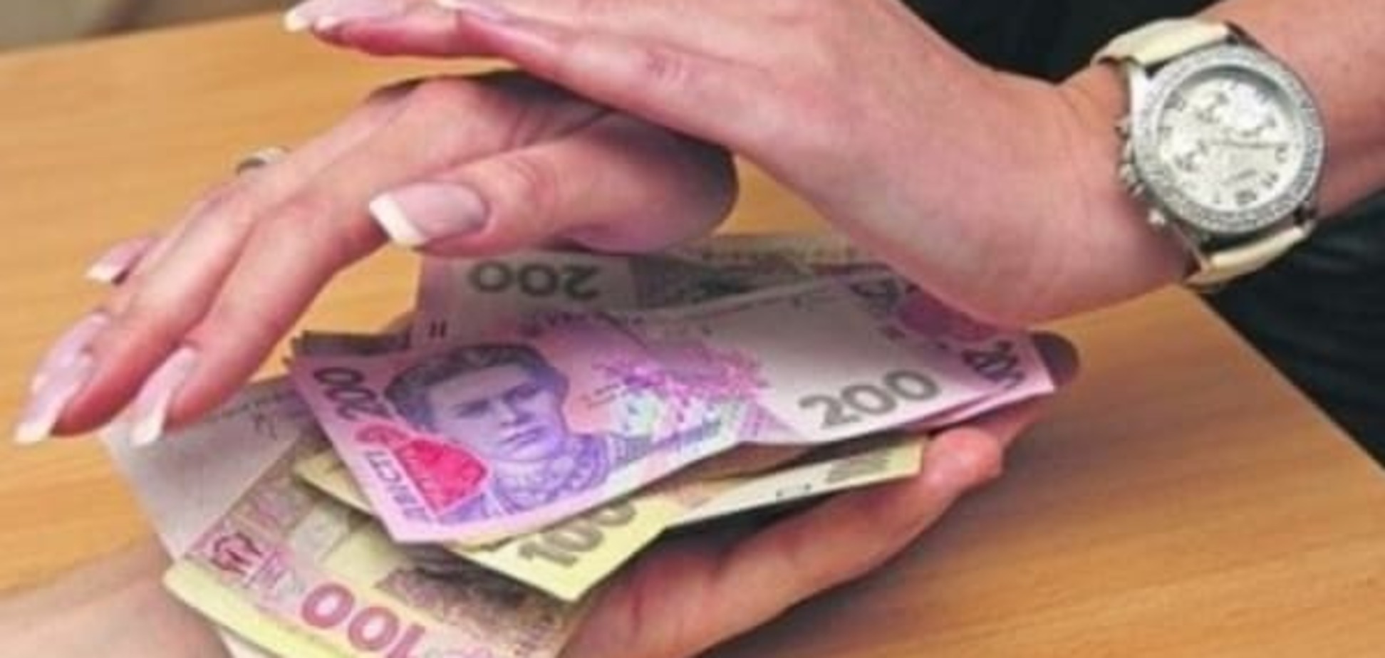 Каждому свое: вкладчикам двух банков разрешили забрать деньги