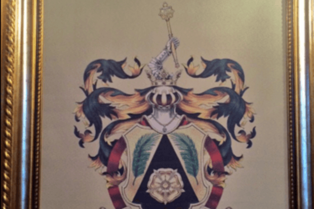 В сети показали герб и 'проффесорские' дипломы Януковича: фоторепортаж из Межигорья