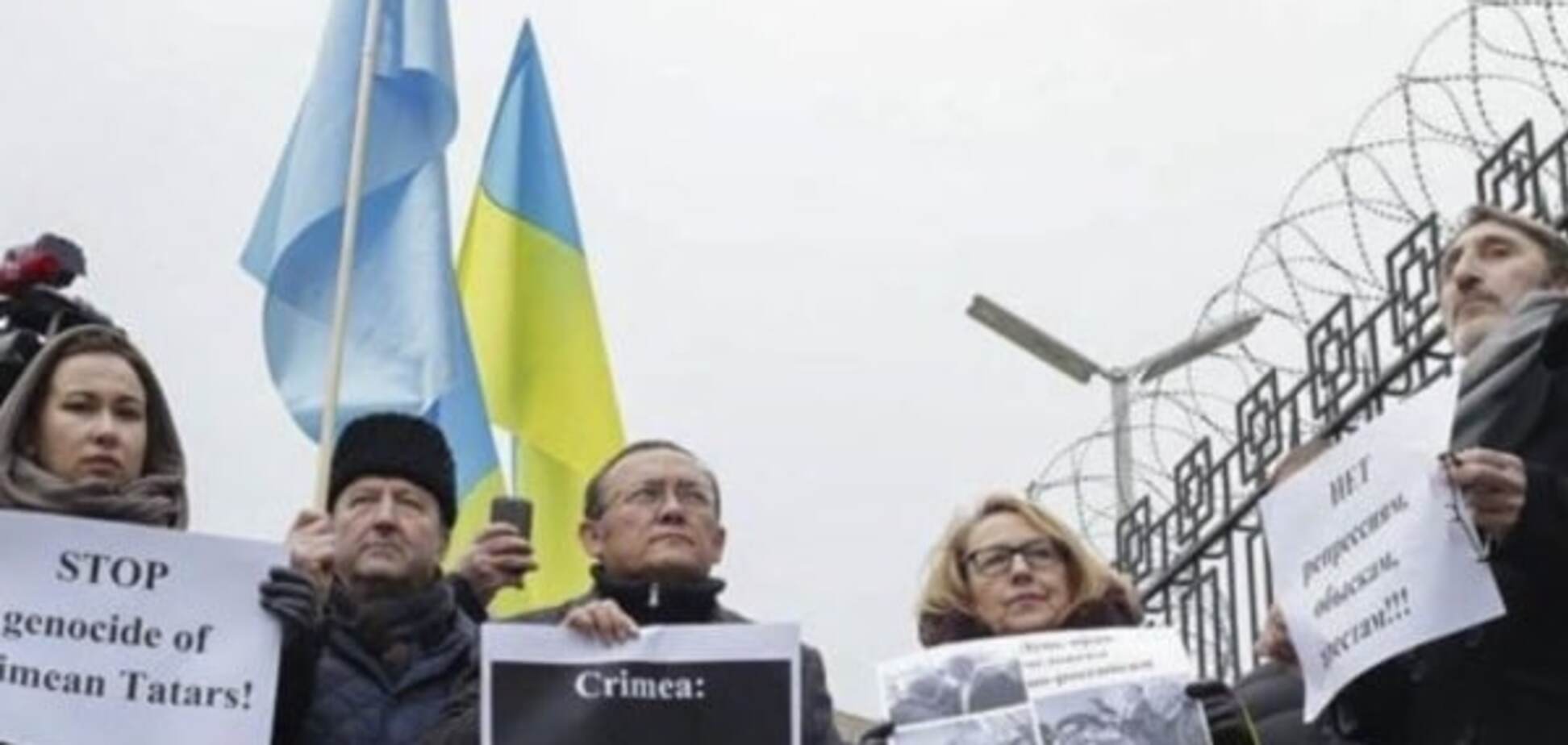У Києві кримчани і переселенці влаштували мітинг під посольством Росії