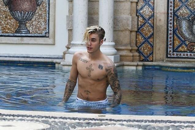 Джастин Бибер засветил голым торсом в Майами