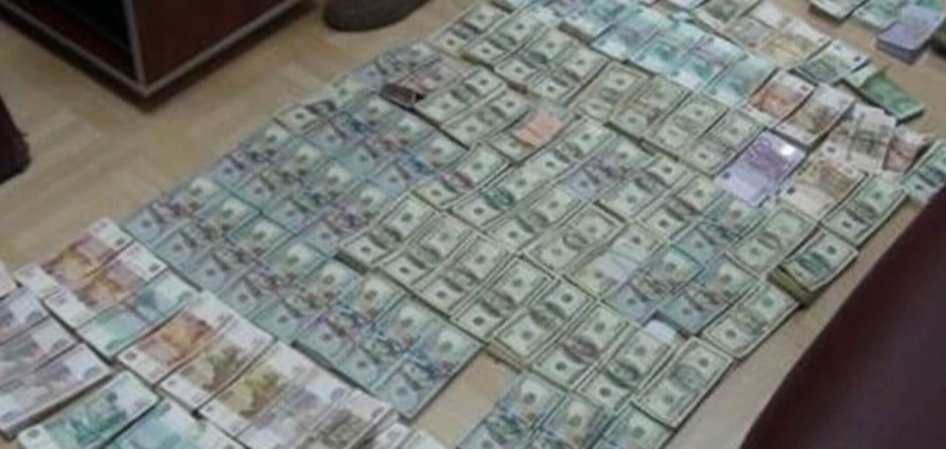 Лютые штрафы и казни: как борются с коррупцией в мире