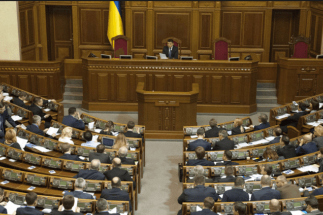 Рада приняла скандальный Закон о госслужбе: что ждет украинских чиновников