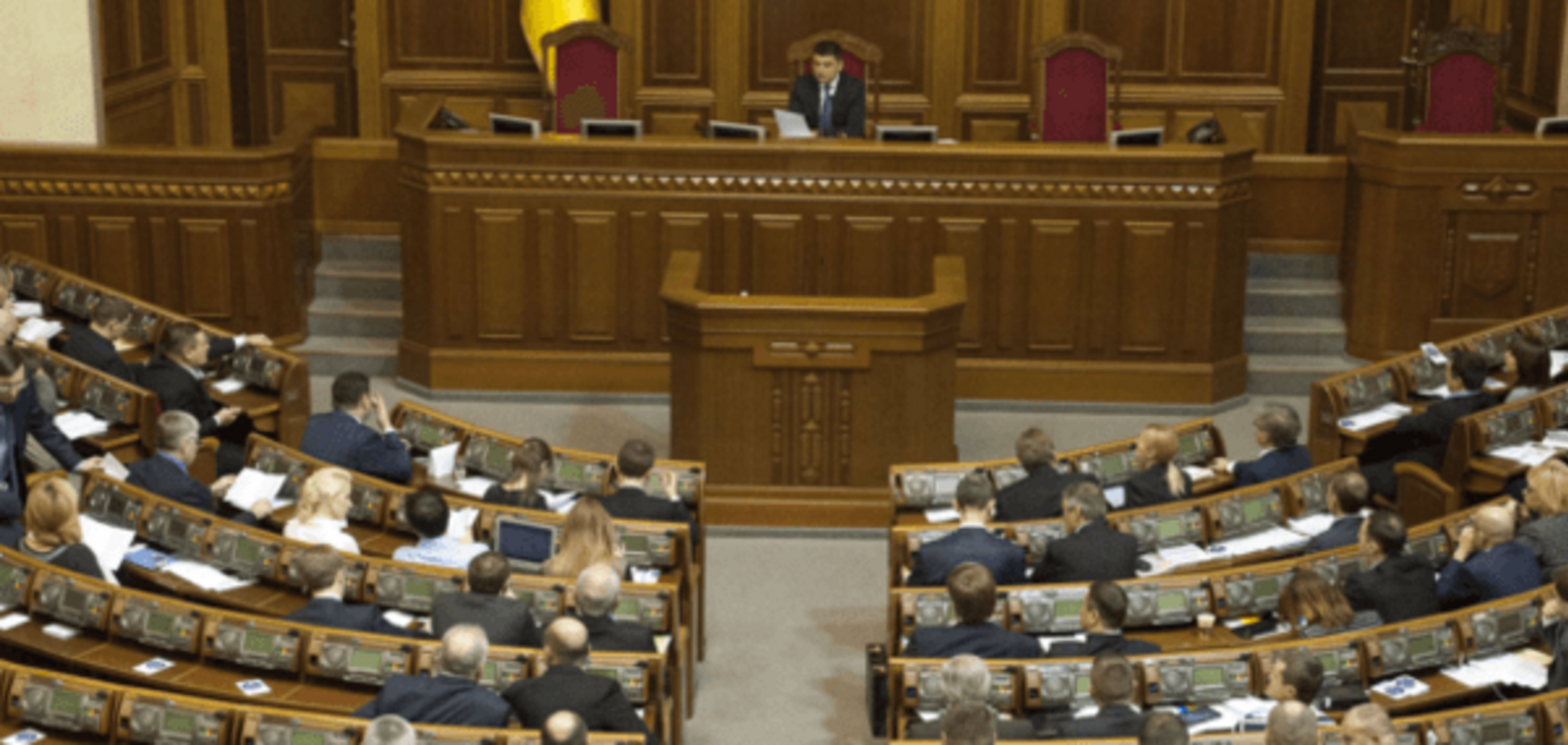 Рада прийняла скандальний Закон про держслужбу: що чекає українських чиновників