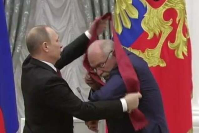 'Карлик вручил награды': Путина опять высмеяли в сети