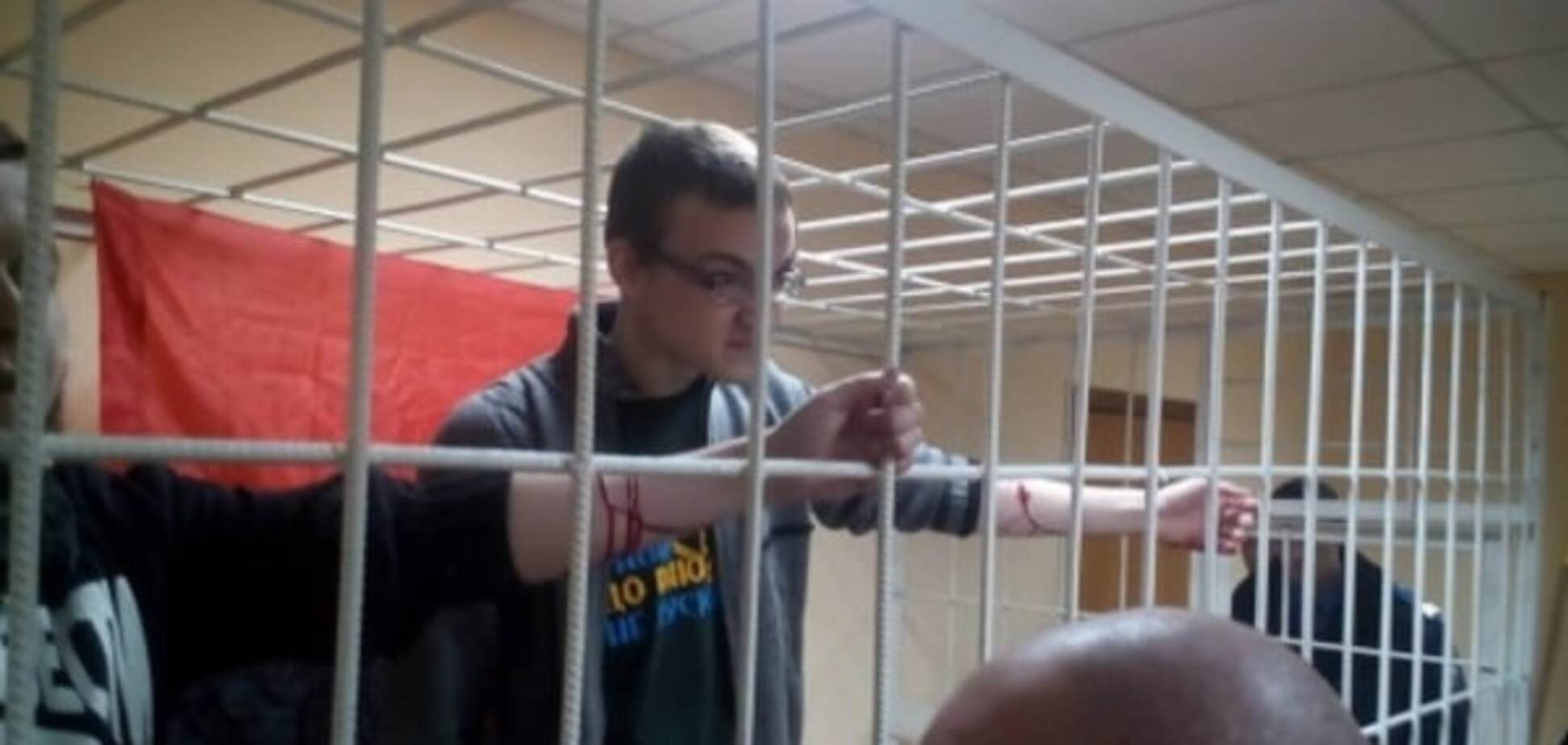 У Києві затримані в суді порізали собі вени і розпороли живіт: опубліковані фото і відео