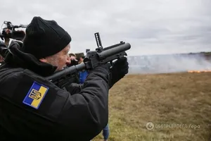Секретарь СНБО Александр Турчинов на полигоне в селе Новые Петровцы под Киевом