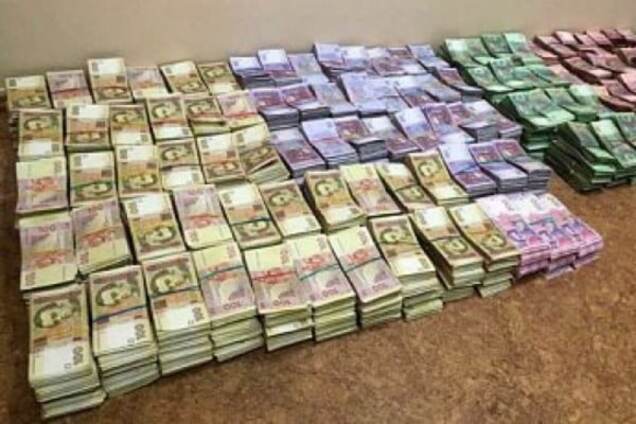 Фіскали розкрили конвертаційні схеми на суму 16,2 млрд