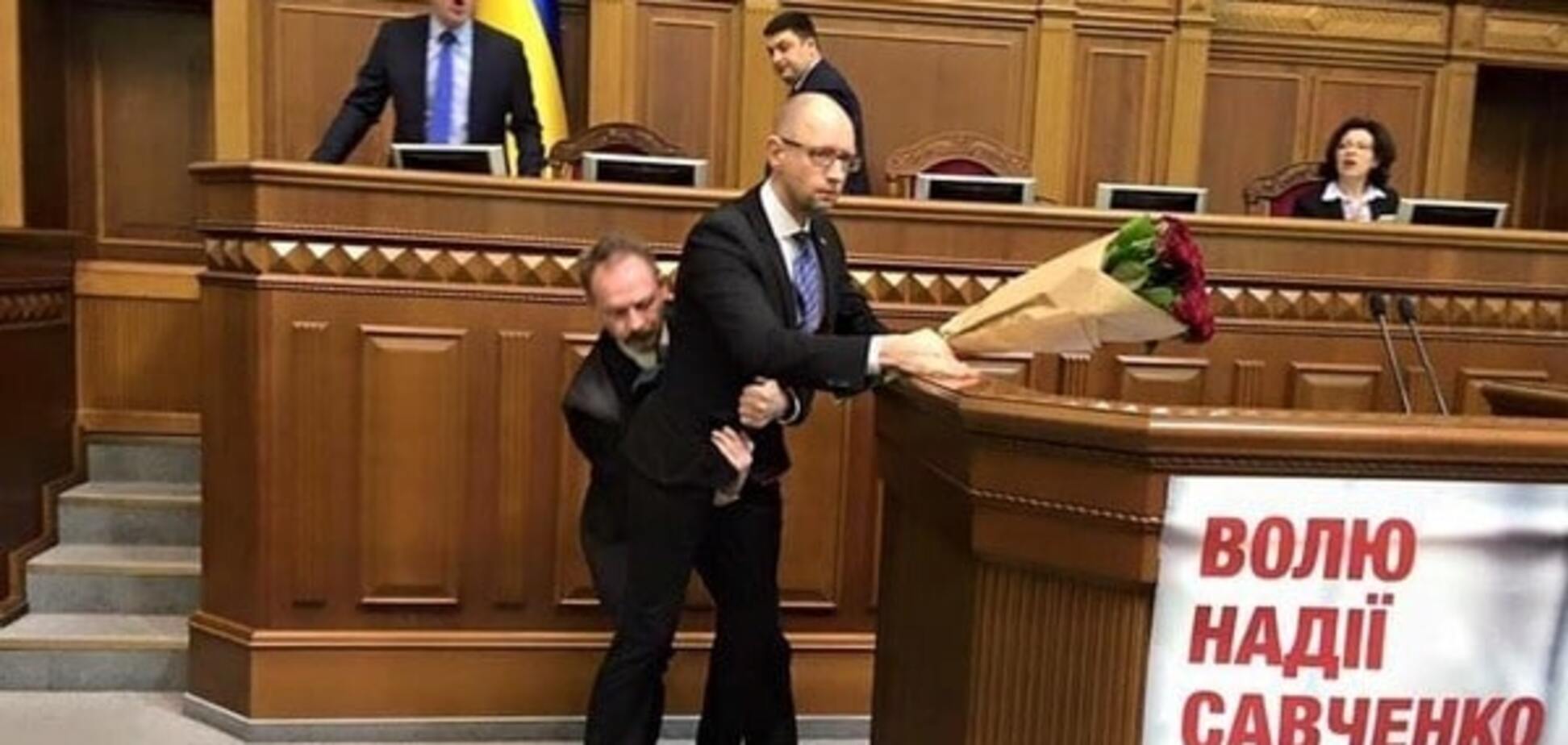 Лещенко оценил шансы Яценюка остаться на должности после конфликта с Барной