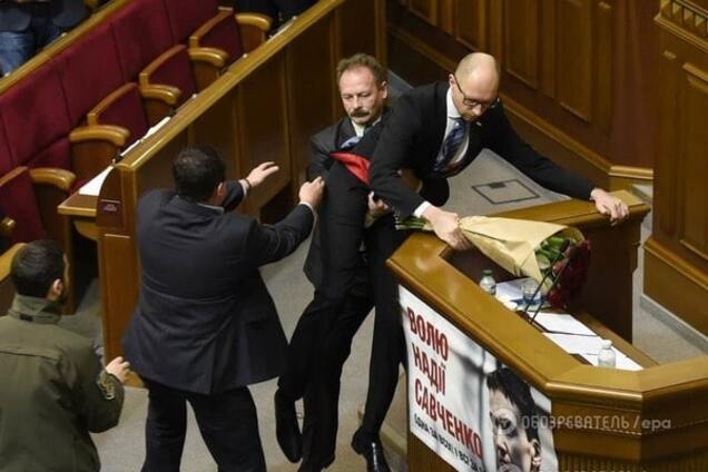 Вынос Яценюка: появилось полное видео нападения Барны на премьера