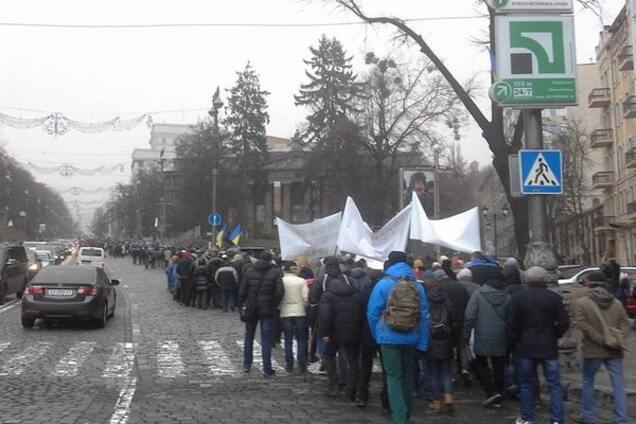В центре Киева митингующие парализовали улицу Грушевского: фотофакт