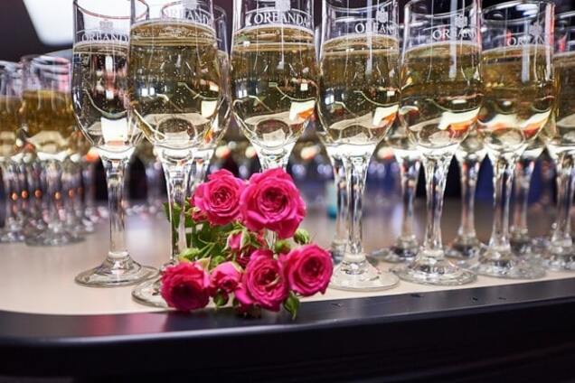 'У моря' с шампанским: романтика кино вместе с 'OREANDA'