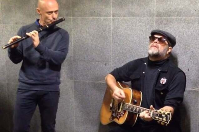 Борис Гребенщиков спел в подземном переходе московского метро