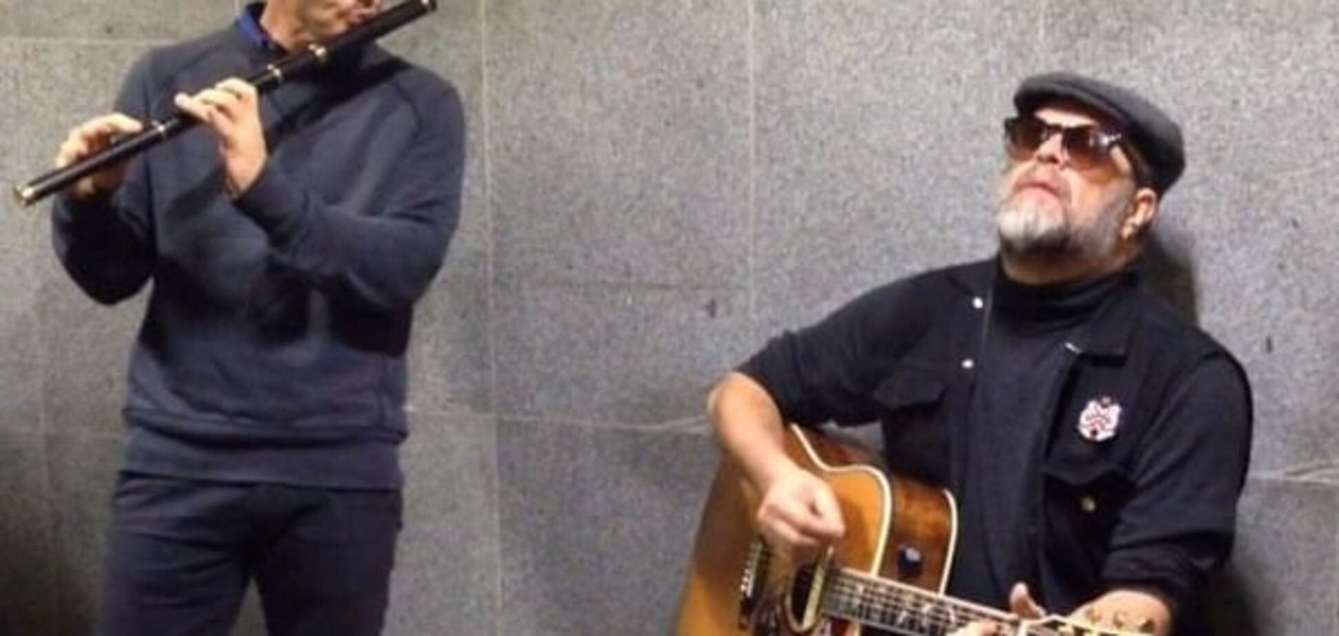 Борис Гребенщиков спел в подземном переходе московского метро