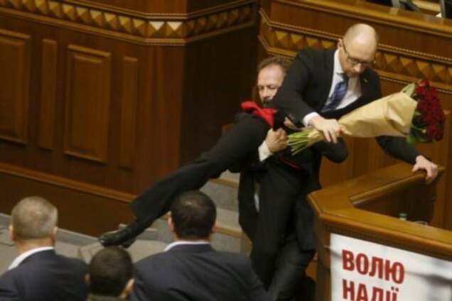 Яценюк и цветы