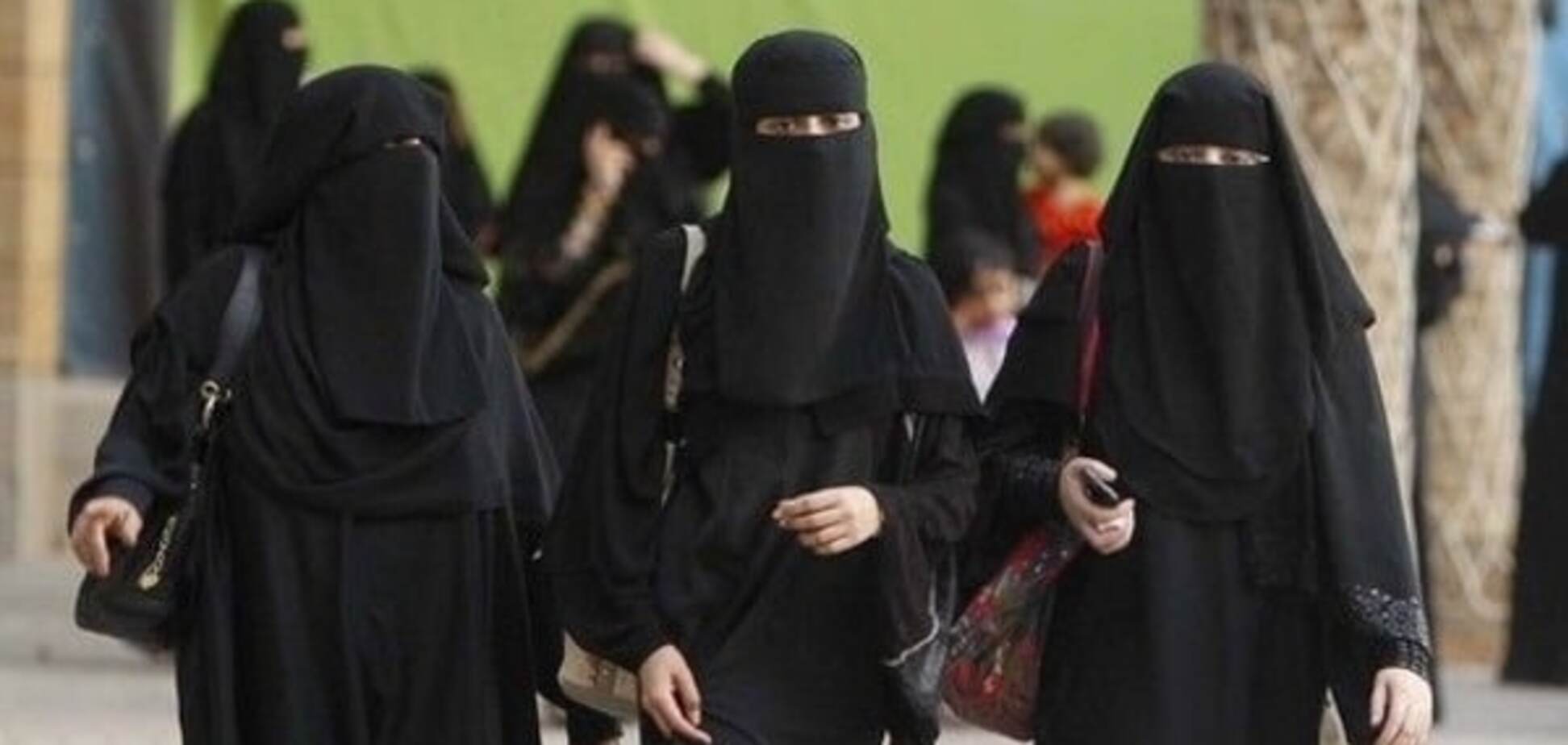 В Саудовской Аравии начались первые выборы с участием женщин