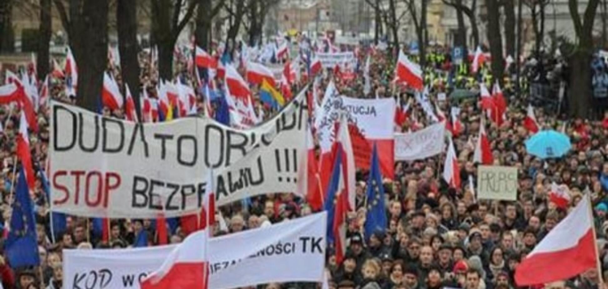 У Польщі відбулись десятитисячні мітинги за 'захист демократії'