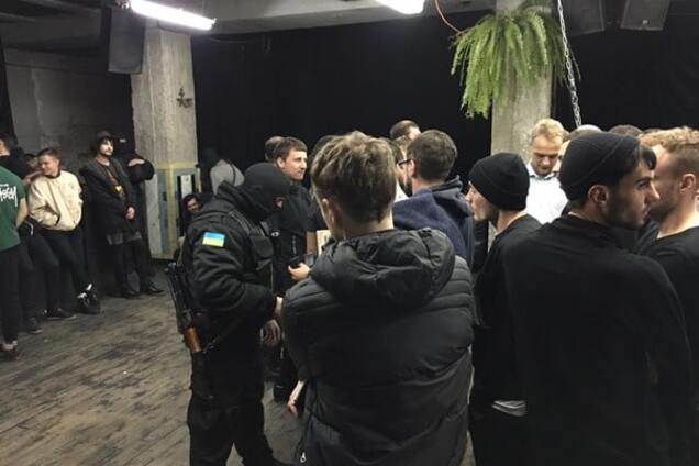 'Дичь, которая позорит страну': 'орлы Авакова' устроили маски-шоу в киевском клубе