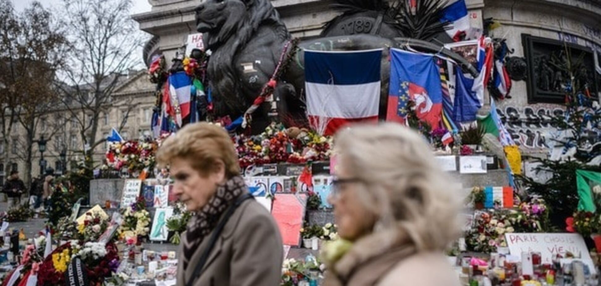 Месяц скорби: в Париже почтили память жертв терактов 13 ноября