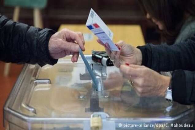 Екзит-поли: 'Національний фронт' не перемагає в жодному з регіонів Франції